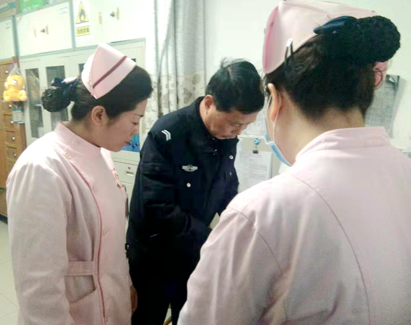 保卫科人员入户走访2.jpg 保卫科人员入户走访2.jpg